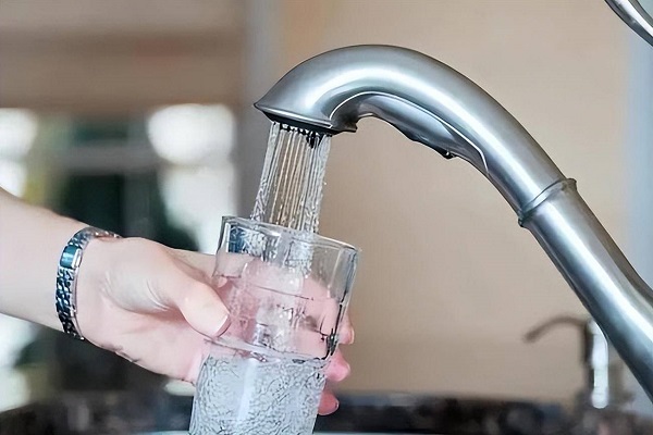 自来水有异味，怎么检测自来水是否合格？